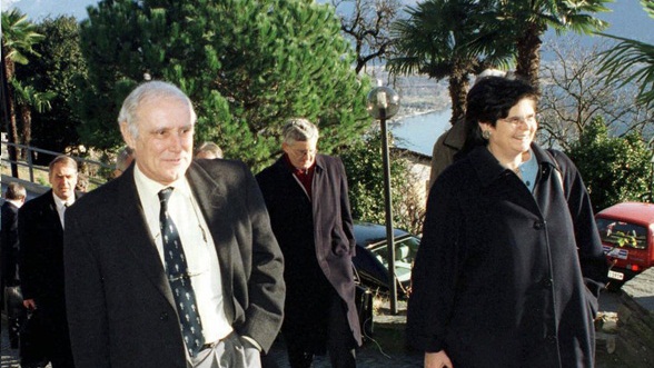 Falvio Cotti (President of the Swiss Confederation) from Ticino and Ruth Dreifuss (Vice President) from Geneva on their way to a closed meeting of the Federal Council in Ticino in 1989.